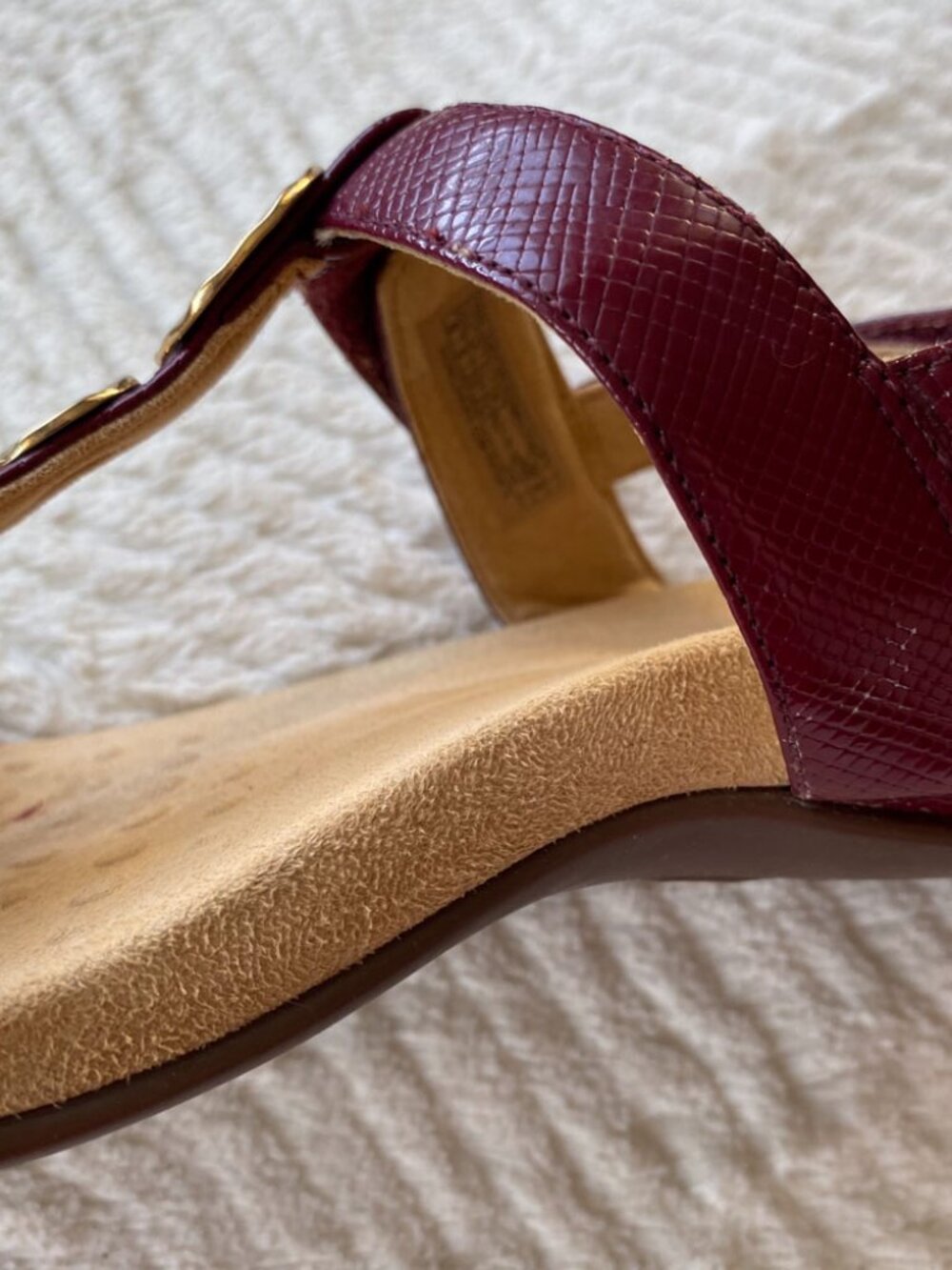 Vionic Farra Lizard Dark Red - Gold Metal Medallion Sandals 8 - Picture 9 of 9